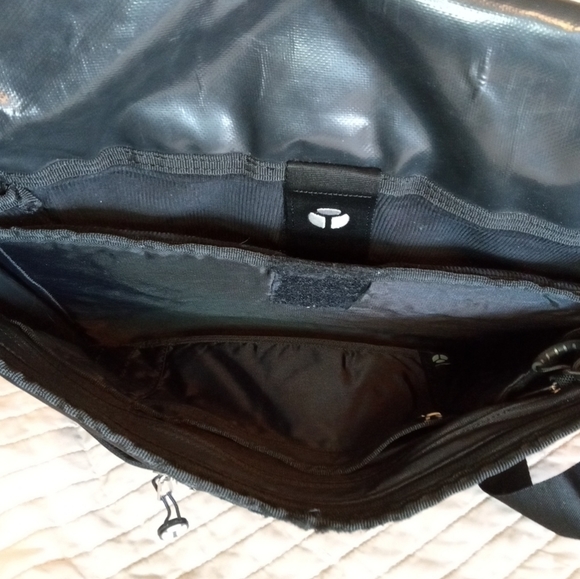 YAK PAC Messenger Crossbody Computer Bag Black Gray With Inner And Outer Pockets - Picture 8 of 8